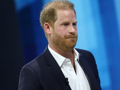 Prinz Harry ernst Prinz Harry guckt genervt