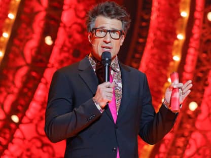 Daniel Hartwich mit buntem Hemd