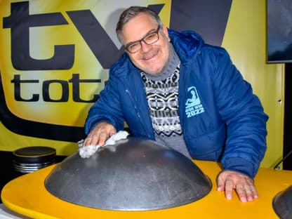 Elton poliert Wok
