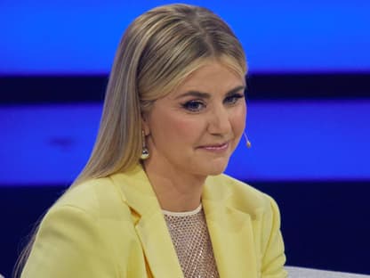 Beatrice Egli guckt traurig