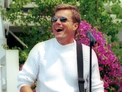 Dieter Bohlen im Blumengarten