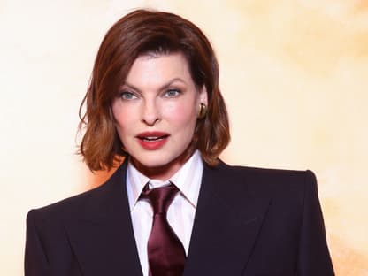 Linda Evangelista mit Anzug