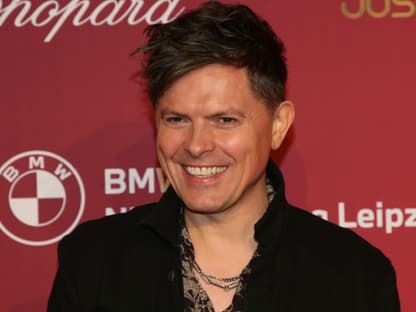 Michael Patrick Kelly lacht