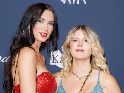 Nessi & Ina posieren zusammen