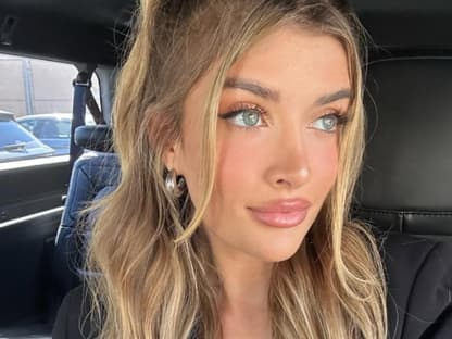 Sami Sheen im Auto