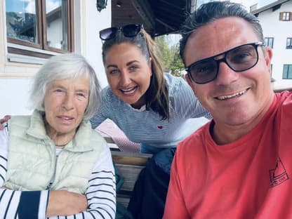 Stefan Mross mit seiner Mutter und Freundin Eva Luginger