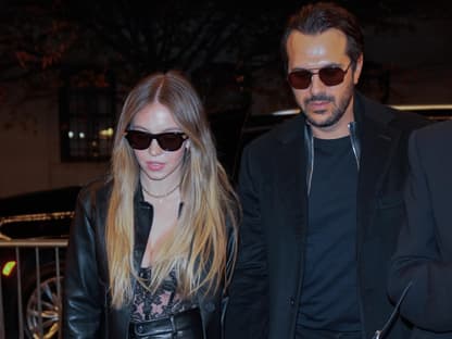 Sydney Sweeney und Jonathan Davino mit Sonnenbrillen