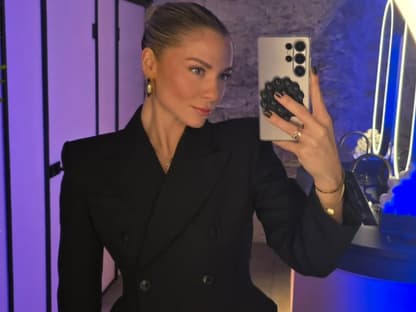 Valentina Pahde macht Selfie