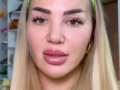 Kim Virginia Hartung mit grünem haarband