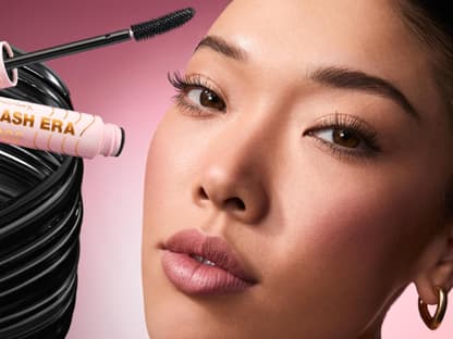 Frau mit langen Wimpern
