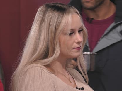 Sarah-Jane Wollny von der Seite bei "Promi Big Brother"