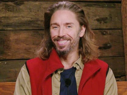 Gil Ofarim strahlt im Dschungeltelefon