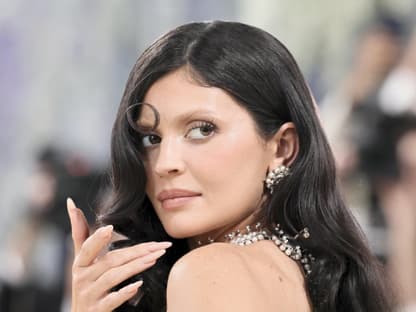 Kylie Jenner mit gebleichten Augenbrauen