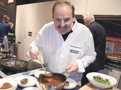 Johann Lafer beim Kochen
