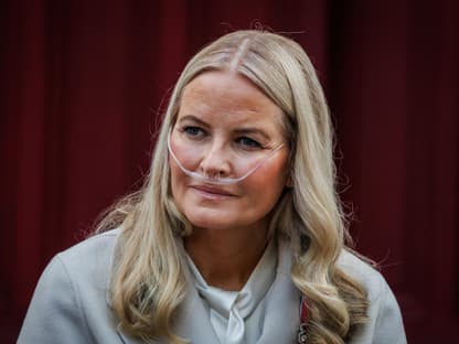 Mette-Marit mit Sauerstoffgerät