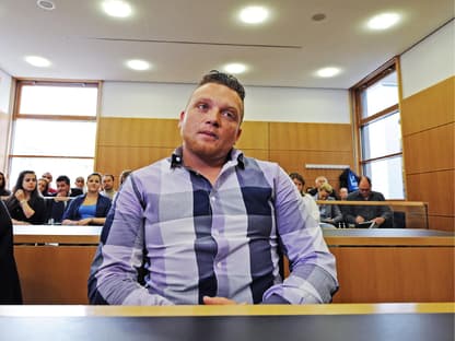 Menowin vor Gericht