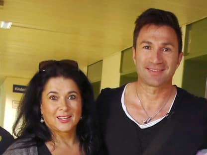 Peter Klein, Iris Klein und Lucas Cordalis lächeln.