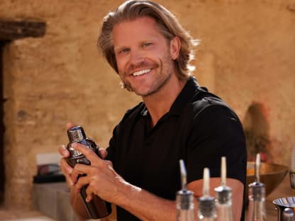 Paul Janke als Barkeeper bei "Bachelor in Paradise"