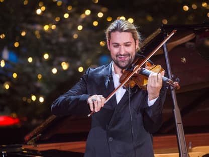 David Garrett spilt Geige und lächelt