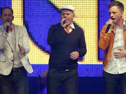 Fettes Brot performen live auf der Bühne