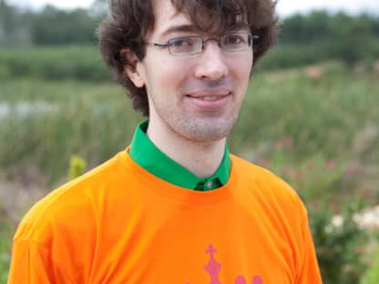Brillenträger Michael: Der 23-jährige Student aus Herzogenrath ist leidenschaftlicher Programmierer und Schachspieler. Er ist Geschäftsführer eines Schachvereins. Seine Partnerin in der Show ist ...