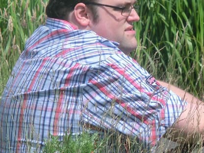 Der Handwerklehrling Ingo lebt mit seinen Eltern zusammen im Rheinland. Momentan kuschelt er nur mit seinen Meerschweinchen Der Handwerklehrling Ingo lebt mit seinen Eltern zusammen im Rheinland. Momentan kuschelt er nur mit seinen Meerschweinchen