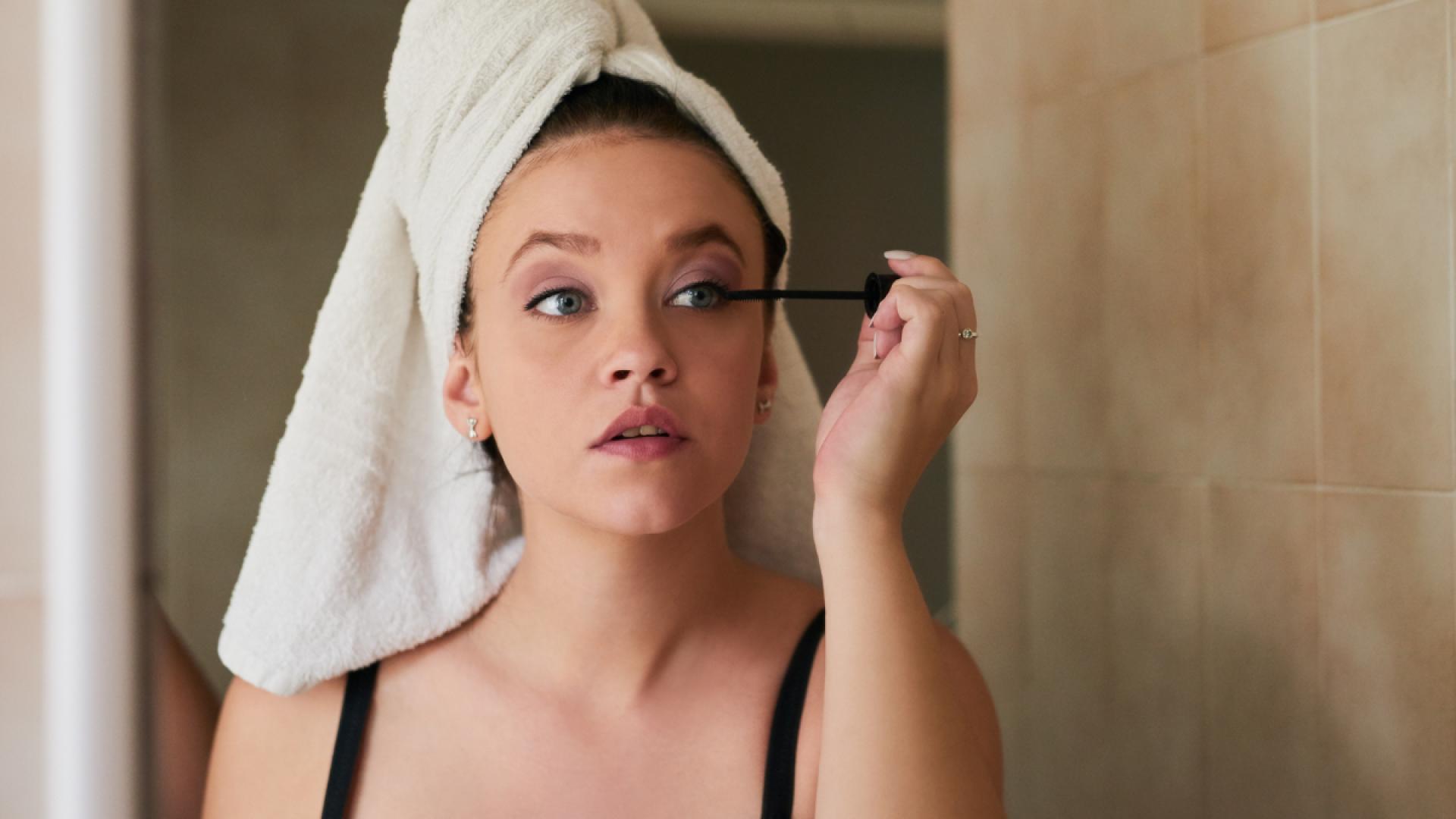 Mascara-Diese-Wimperntusche-sorgt-f-r-kr-ftige-und-regenerierte-Wimpern
