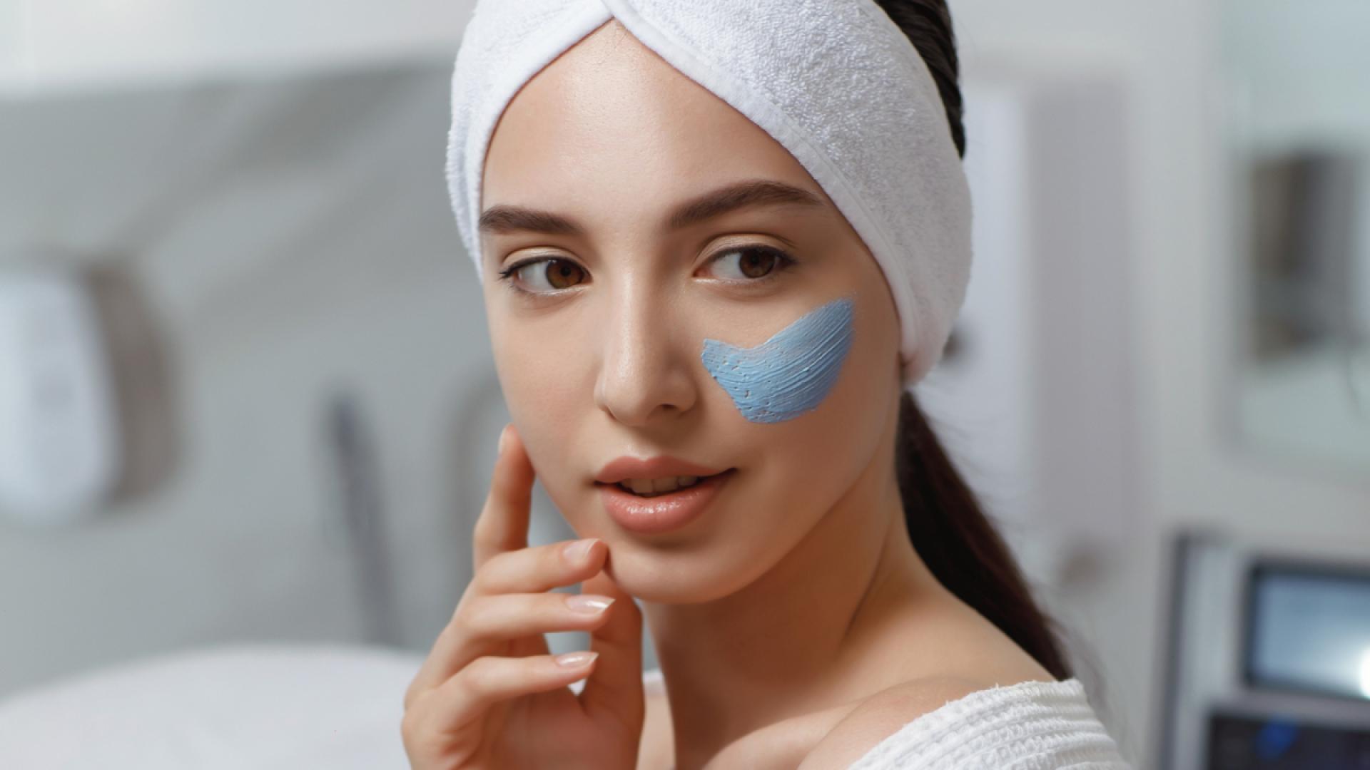 Schwarze-und-wei-e-Mitesser-entfernen-Dieses-5-Euro-Peeling-wirkt-wahre-Wunder