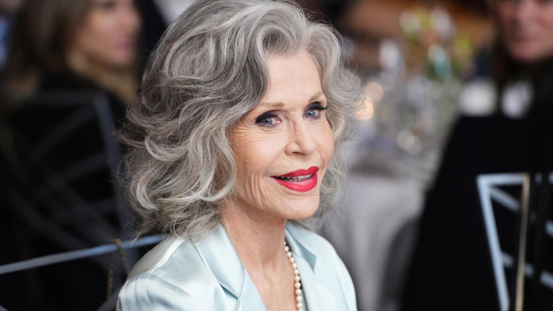 Laut-Jane-Fonda-Mit-diesem-Drogerie-Serum-siehst-du-auch-mit-80-noch-jugendlich-frisch-aus
