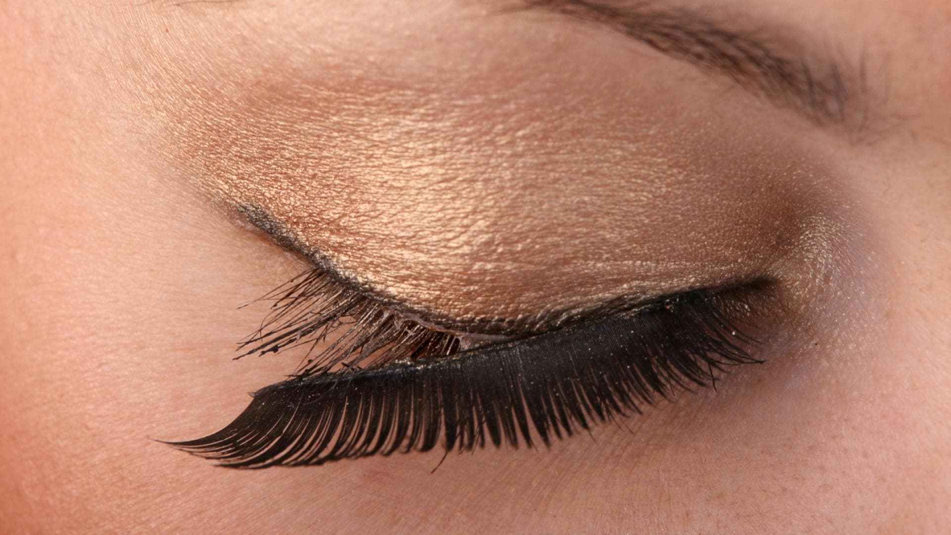 Instagram-Trend-Mit-diesem-Hack-klebst-du-k-nstliche-Wimpern-in-2-Sekunden-an