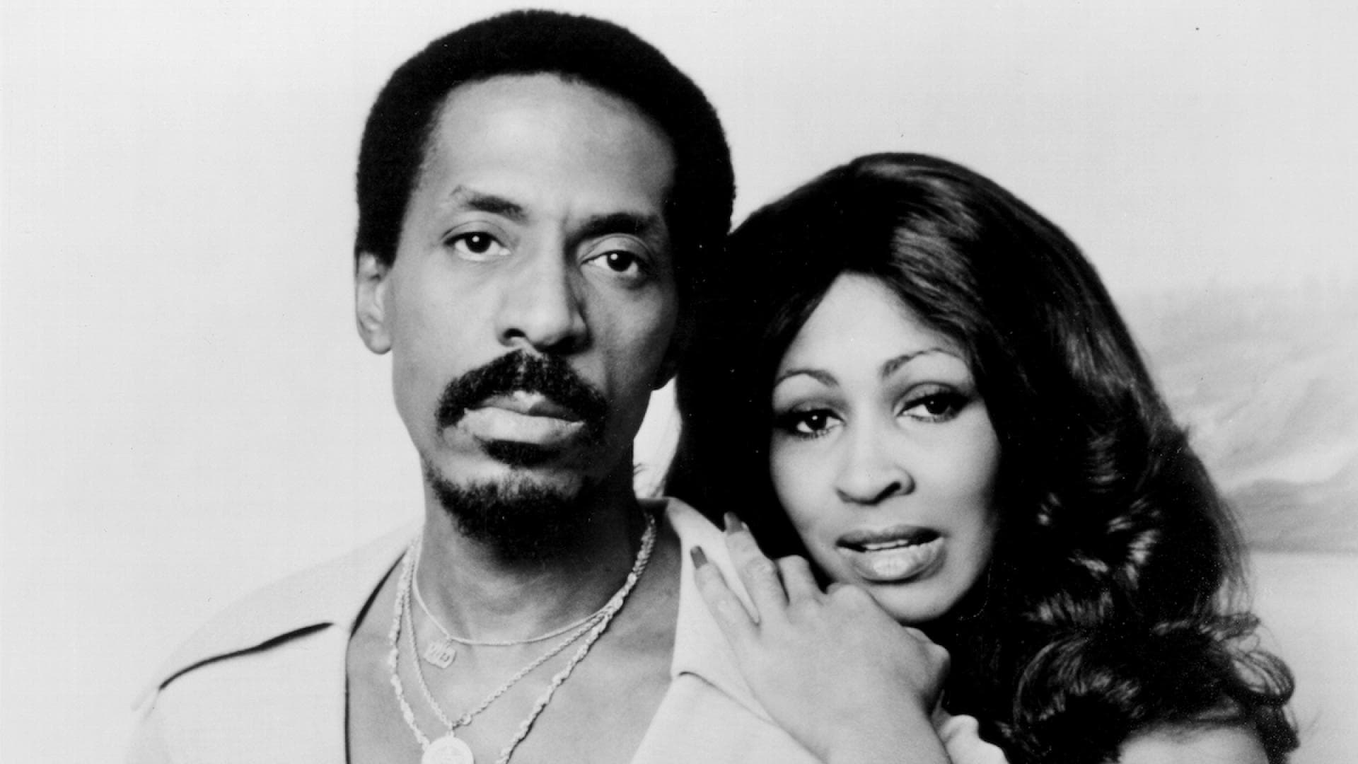 Tina-Turner-83-Die-Liebe-zu-Ehemann-Ike-kostete-sie-fast-ihr-Leben