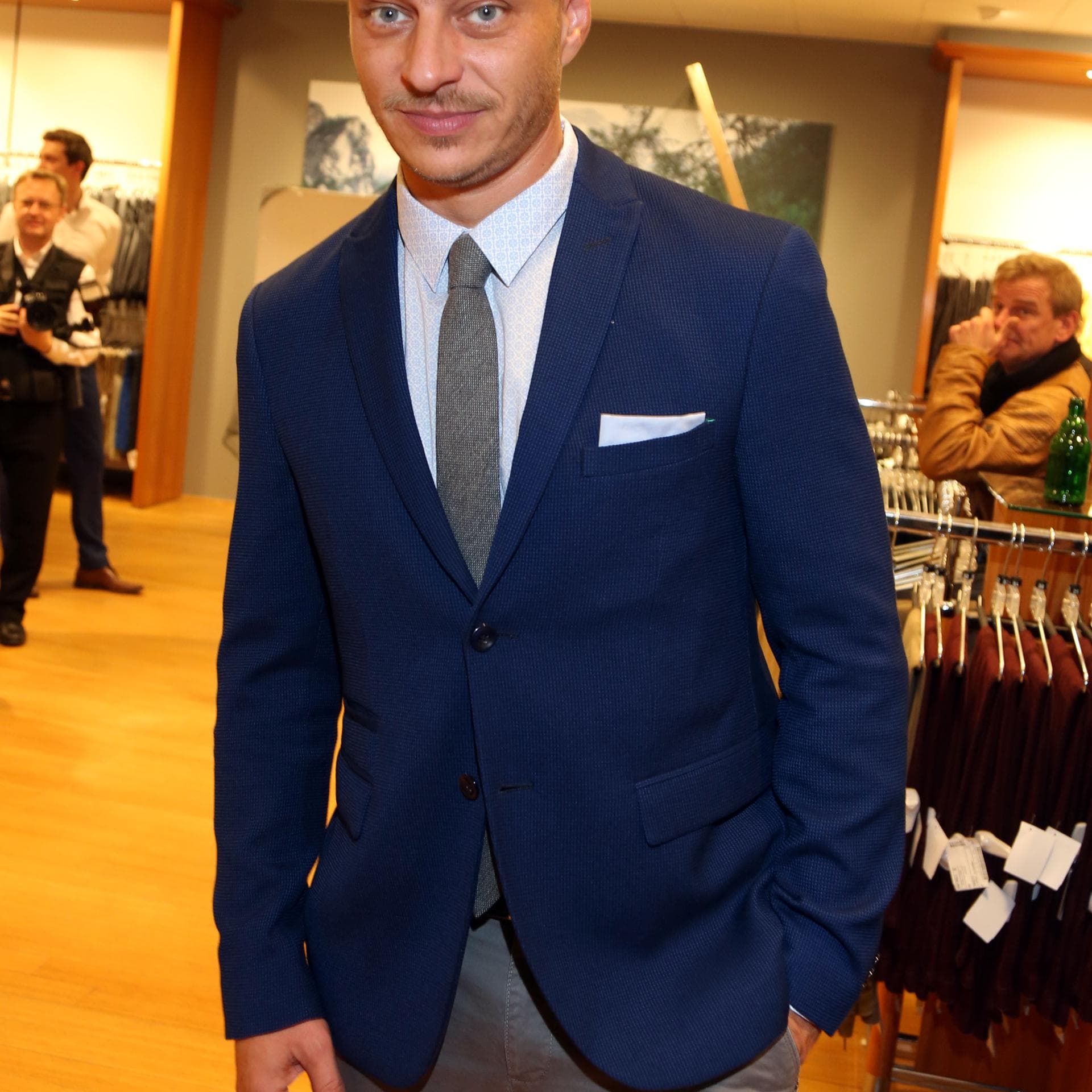 Pilot Krieger Verkaufen Tom Wlaschiha Freundin Ausr stung Schwer Ausgabe