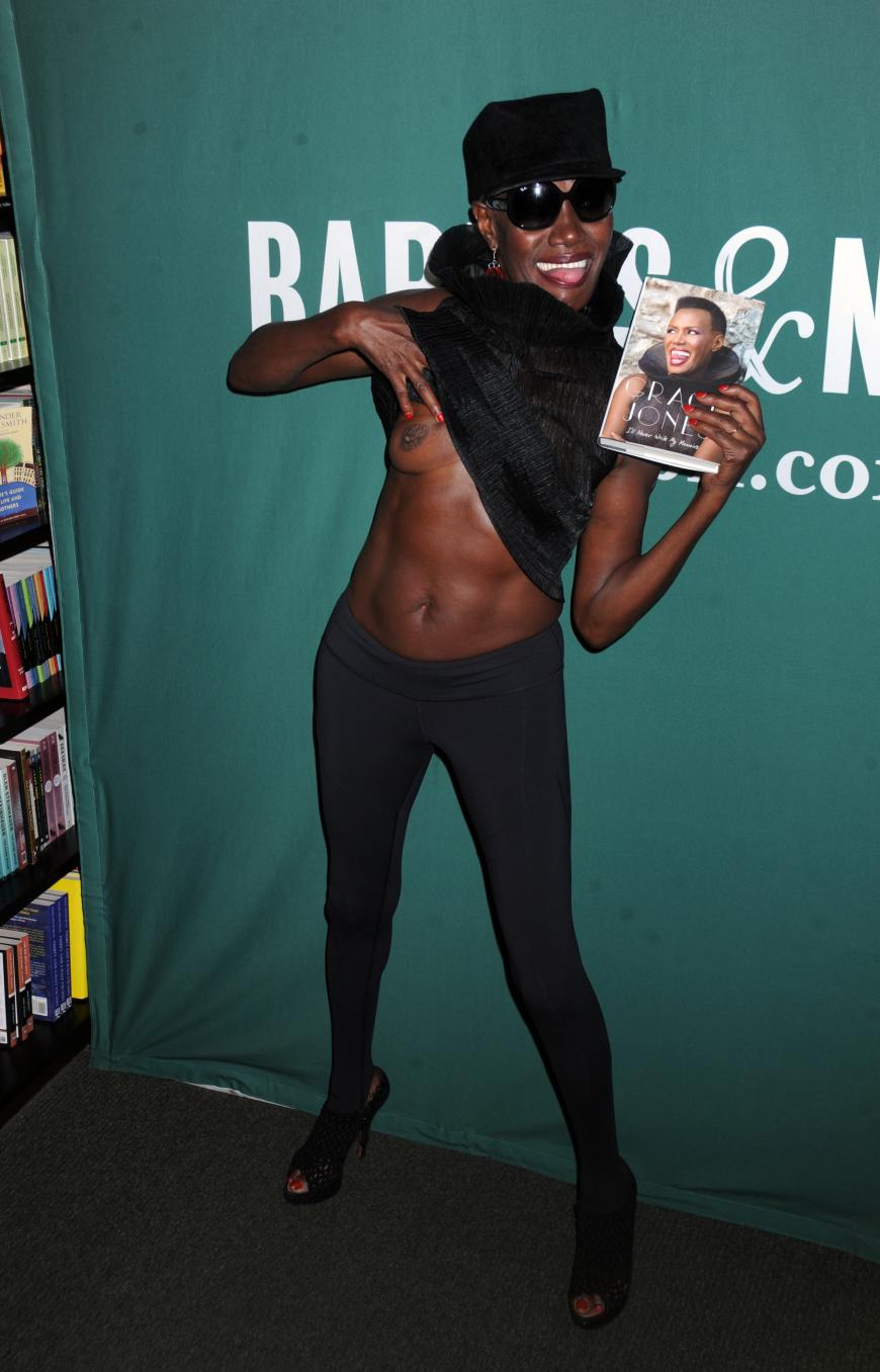 Botschaft An Miley Cyrus Grace Jones Zieht Blank Ok Magazin