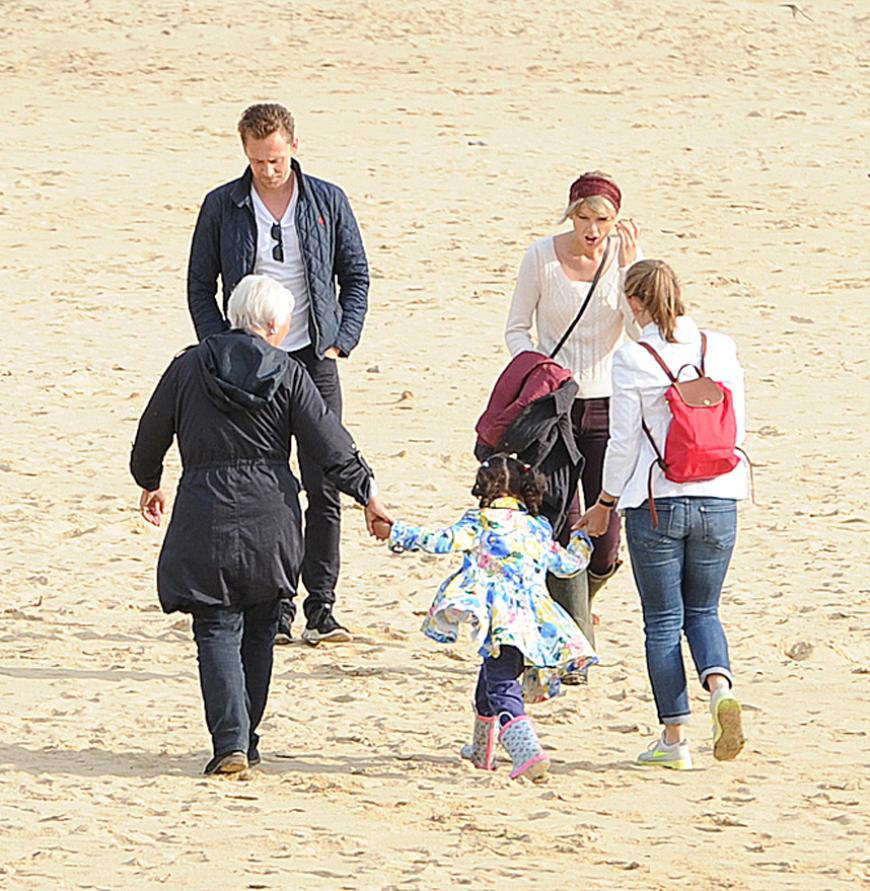 Es Wird Ernst Taylor Swift Lernt Tom Hiddlestons Familie Kennen Ok Magazin