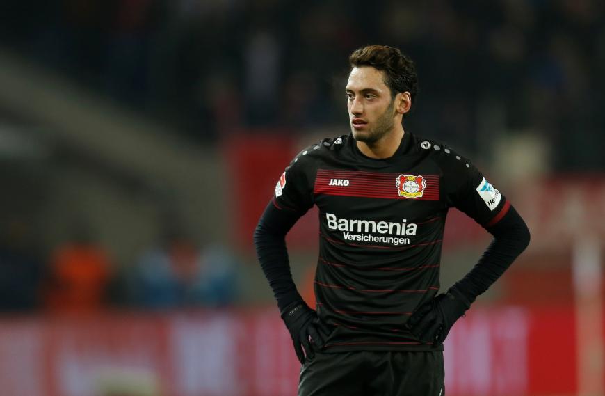 Hakan Calhanoglu Trennung 15 Monate Nach Der Hochzeit