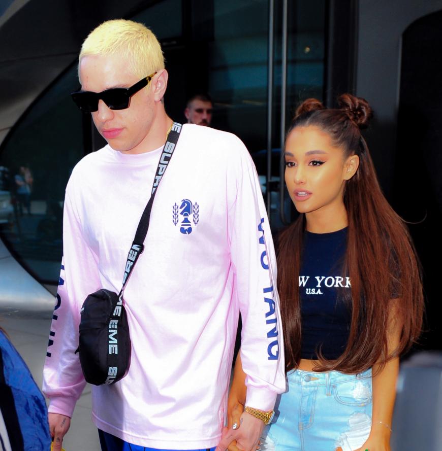 Ariana Grande Hochzeitskleid Ariana Grande Die Exklusivbilder Und Details Zur Intimen Hochzeit Und Ihrem Brautkleid Vogue Germany