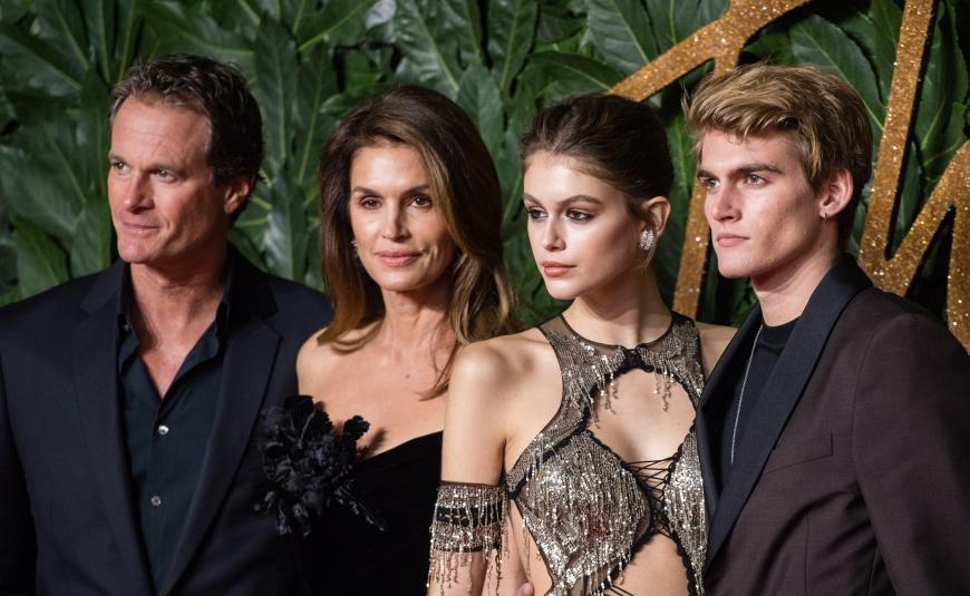 Cindy Crawford Wird Von Kurzem Stumpfen Gepumpt Cindy Crawford Wird Von Kurzem Stumpfen Gepumpt