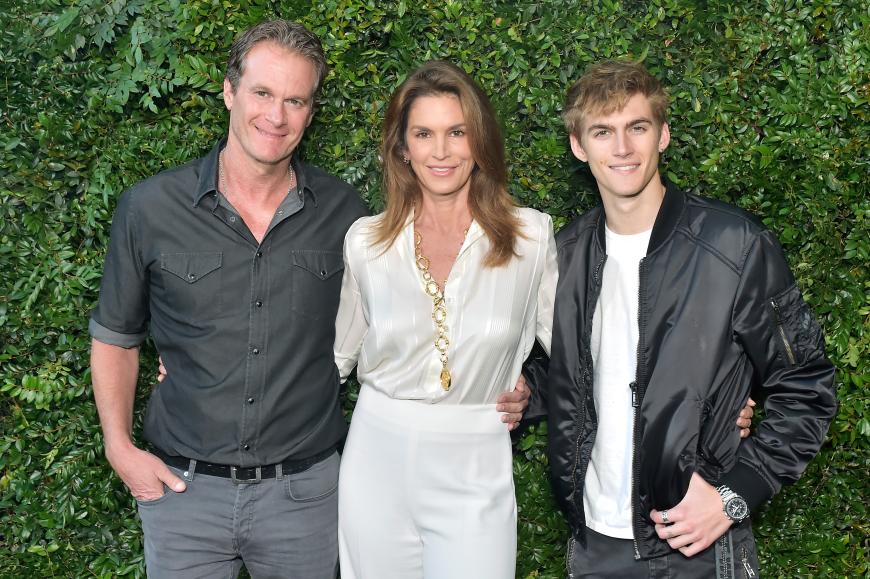 Cindy Crawford Wird Von Kurzem Stumpfen Gepumpt Cindy Crawford Wird Von Kurzem Stumpfen Gepumpt