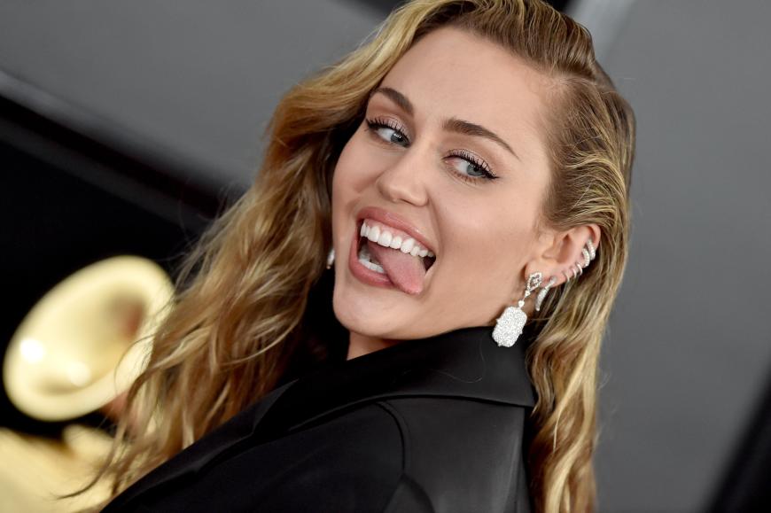 Miley Cyrus Spricht Uber 1 Erfahrung Mit Einem Madchen