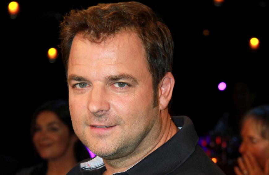 Martin Rütter: OP-Schock! Er bangt um seine Emma - Martin Ruetter Laechelt Leicht 