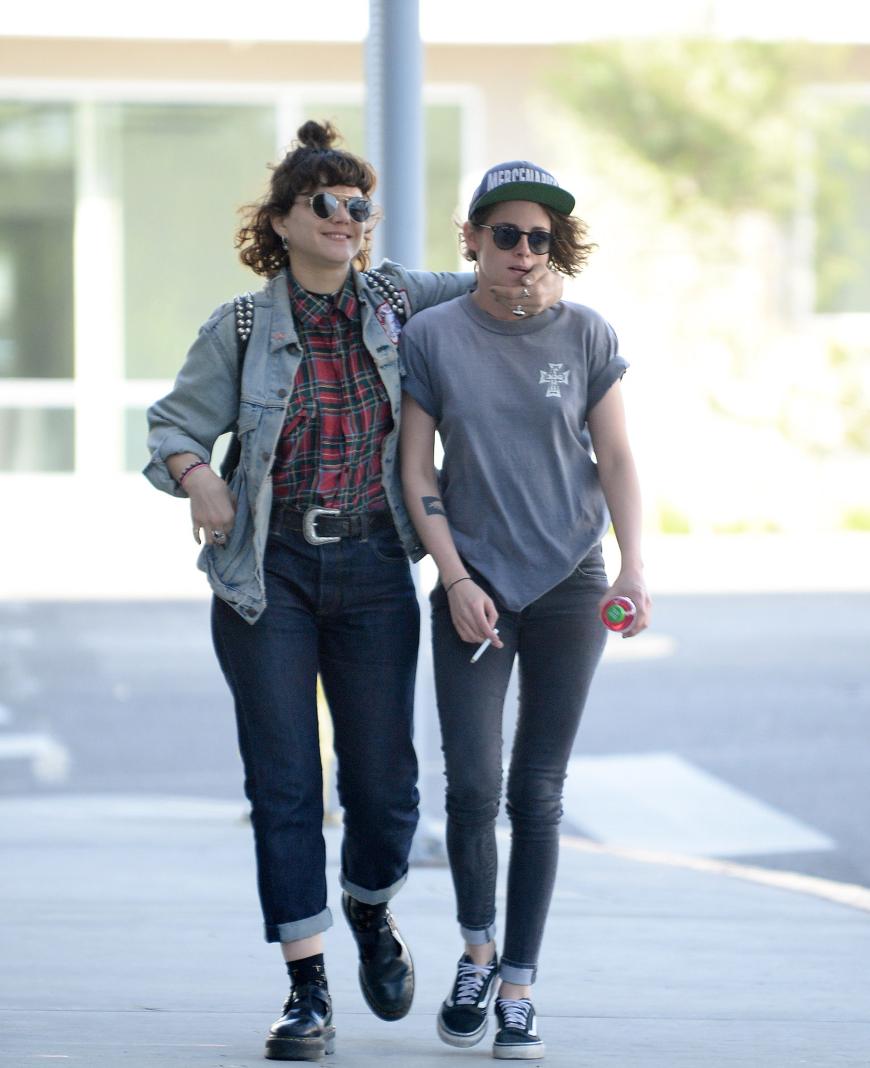Kristen stewart is a 31 year old american actress. Kristen Stewart Freundin : Fotos Aufgetaucht Kristen Stewart Ist Das Ihre Neue Freundin Ok Magazin