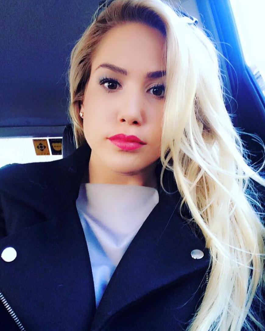 ihren blonden haaren