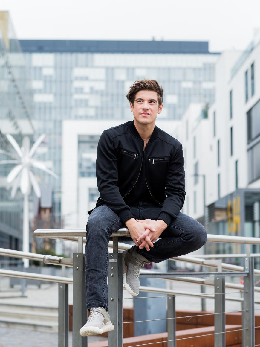 Philipp Danne Bein In Bild Erklart Serienliebling Philipp Danne