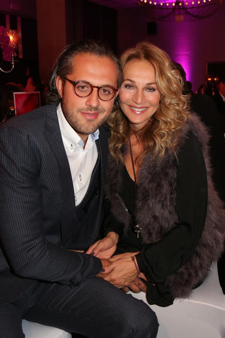 Die Moderatorin Und Der Kieferorthopad Caroline Beil Baby Sensation Schwanger Mit 50 Ok Magazin