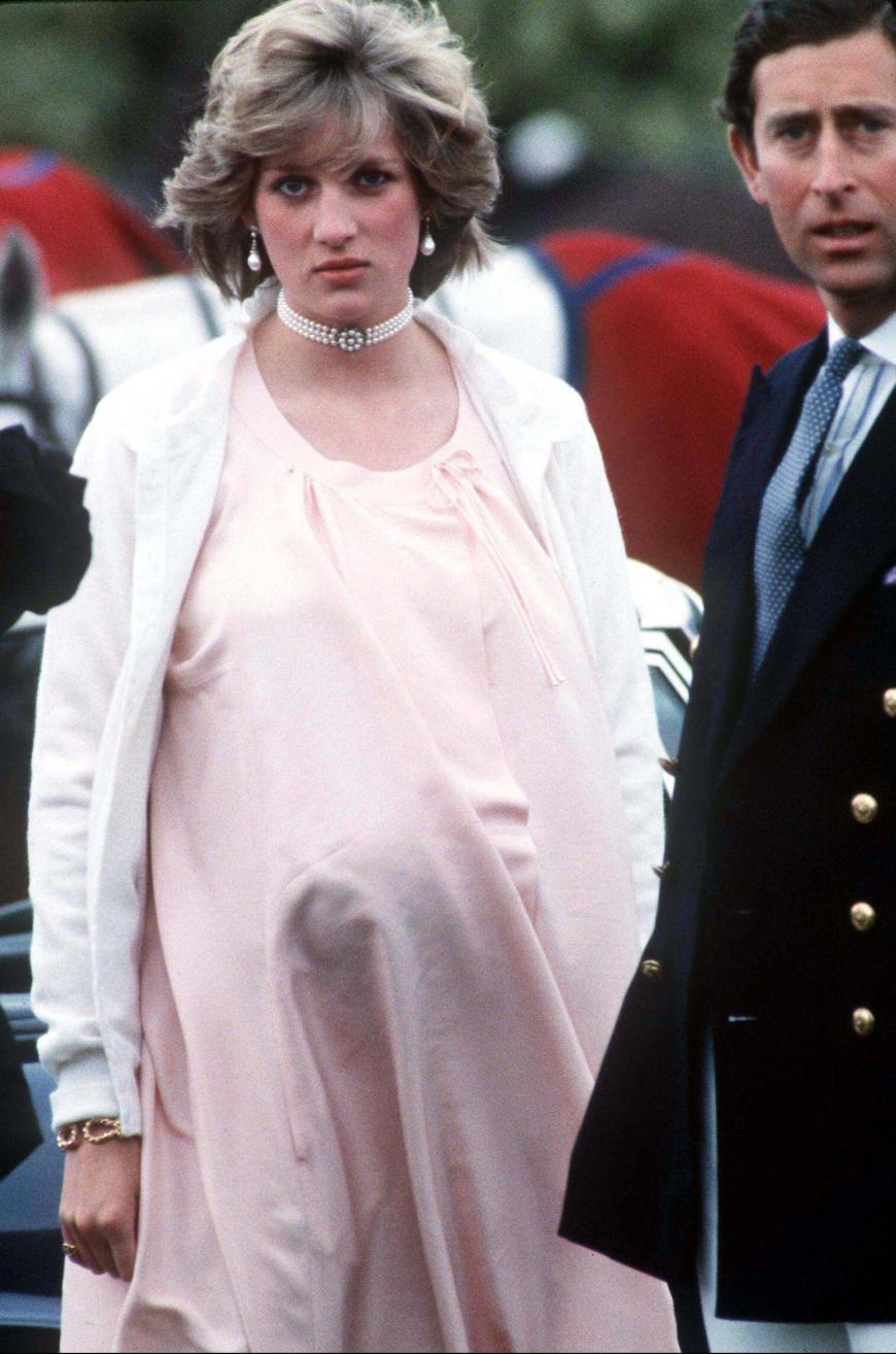 Lady Diana Sie Sturzte Sich Schwanger Die Treppe Runter