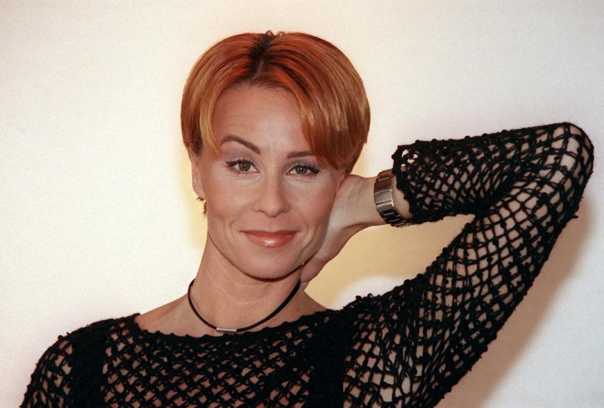 Mit Roter Igel Frisur Einem Sonja Zietlow So Anders Sah