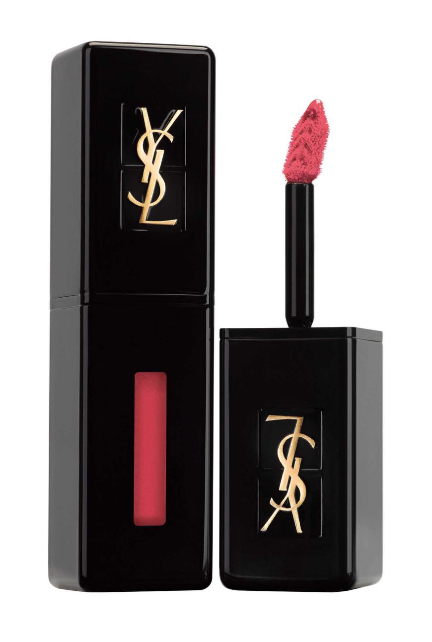 Glänzend „Vernis À Lèvres Vinyl Cream“ von YSL, in „Rose Happening“, ca. 33 Euro