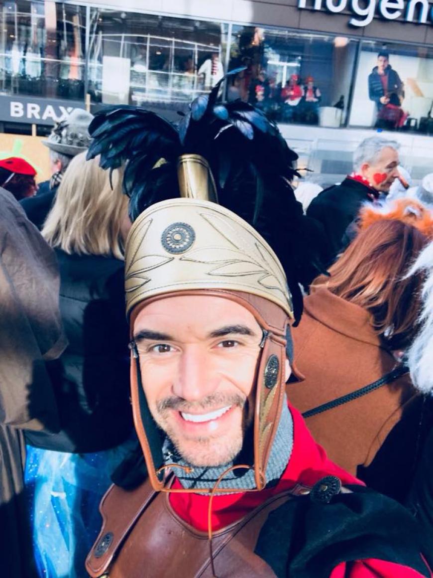 Ritterlich am Rosenmontag unterwegs ist Florian Silbereisen. Der Liebste von Helene Fischer feiert in Köln als Römer.