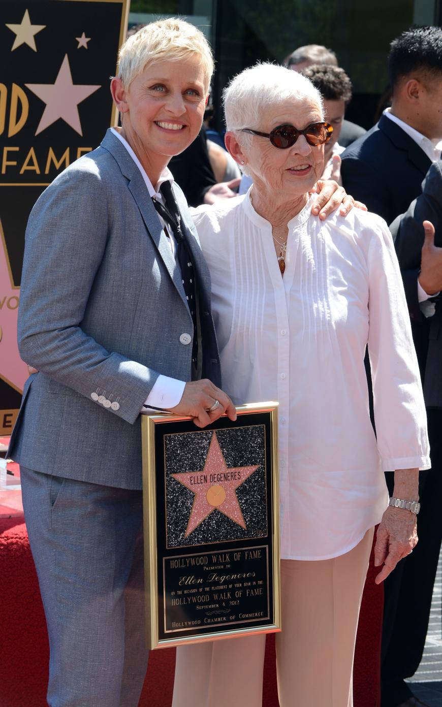 Beide stehen auf Kurzhaarschnitt: Ellen DeGeneres mit ihrer Mutter Betty