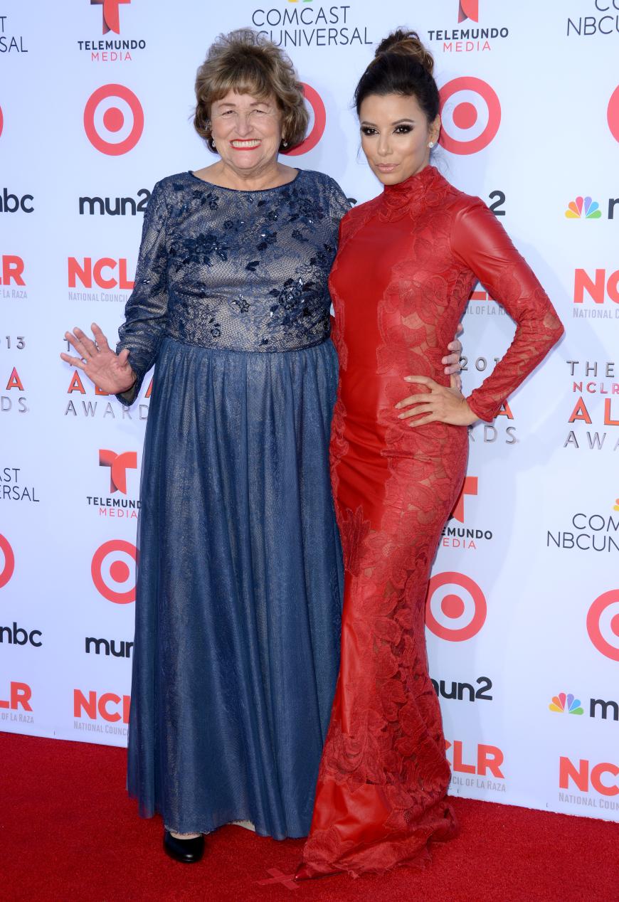 Wirklich? Ja! Das ist die Mutter von Latina Eva Longoria namens Ella Eva Mireles